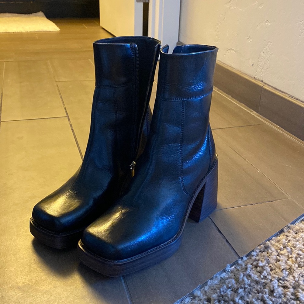 ASOS design region leather mid-heel boots in black (wide-fit)